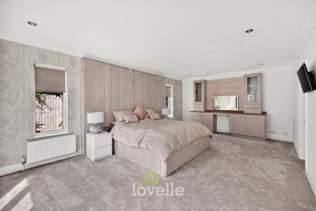 4 bedroom Detached bungalow for sale in Humberston Avenue, Humberston, DN36