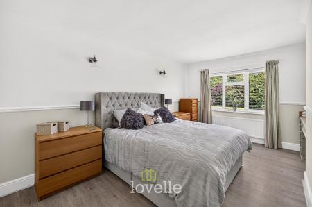 4 bedroom Detached bungalow for sale in Humberston Avenue, Humberston, DN36