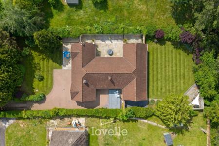 4 bedroom Detached bungalow for sale in Humberston Avenue, Humberston, DN36