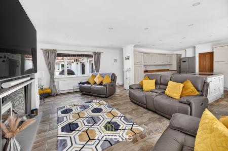 4 bedroom Detached bungalow for sale in Humberston Avenue, Humberston, DN36