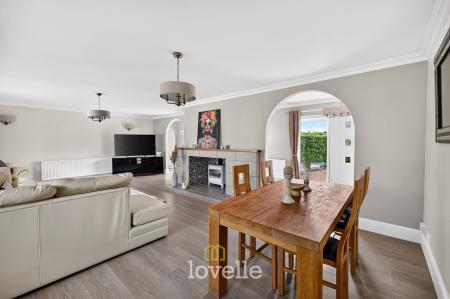 4 bedroom Detached bungalow for sale in Humberston Avenue, Humberston, DN36