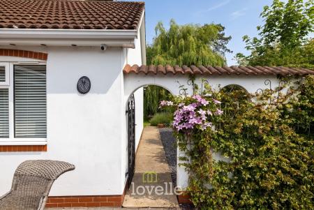 4 bedroom Detached bungalow for sale in Humberston Avenue, Humberston, DN36