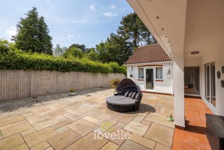 4 bedroom Detached bungalow for sale in Humberston Avenue, Humberston, DN36