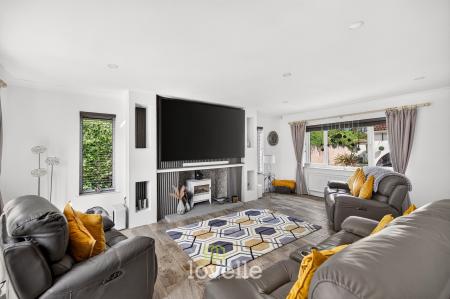 4 bedroom Detached bungalow for sale in Humberston Avenue, Humberston, DN36