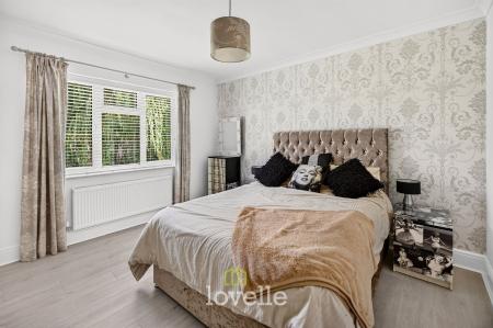 4 bedroom Detached bungalow for sale in Humberston Avenue, Humberston, DN36