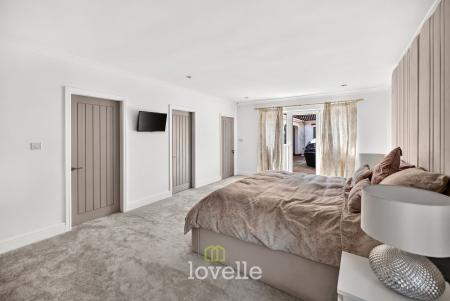 4 bedroom Detached bungalow for sale in Humberston Avenue, Humberston, DN36