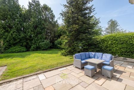 4 bedroom Detached bungalow for sale in Humberston Avenue, Humberston, DN36