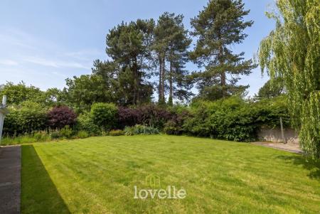 4 bedroom Detached bungalow for sale in Humberston Avenue, Humberston, DN36