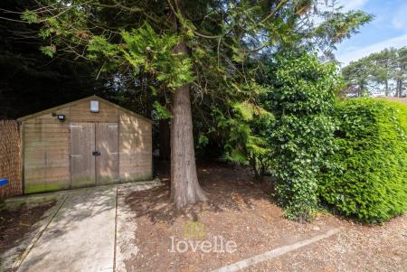 4 bedroom Detached bungalow for sale in Humberston Avenue, Humberston, DN36