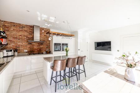 4 bedroom Detached house for sale in The Birches, Humberston, DN36