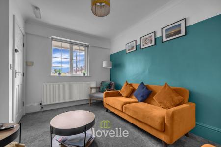 4 bedroom End of terrace house for sale in Thrunscoe Road, Cleethorpes, DN35