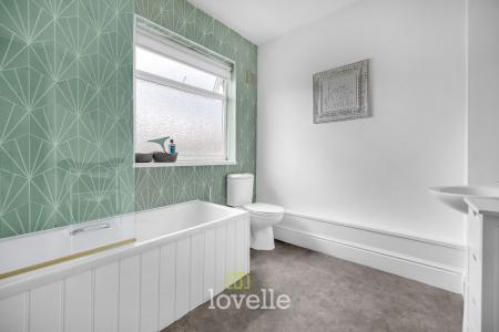 4 bedroom End of terrace house for sale in Thrunscoe Road, Cleethorpes, DN35