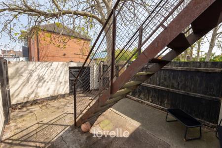 4 bedroom End of terrace house for sale in Thrunscoe Road, Cleethorpes, DN35