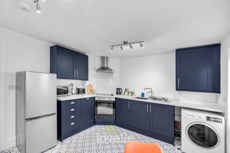 4 bedroom End of terrace house for sale in Thrunscoe Road, Cleethorpes, DN35