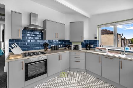 4 bedroom End of terrace house for sale in Thrunscoe Road, Cleethorpes, DN35