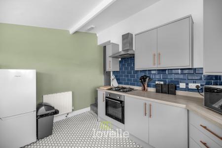 4 bedroom End of terrace house for sale in Thrunscoe Road, Cleethorpes, DN35