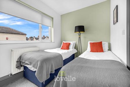4 bedroom End of terrace house for sale in Thrunscoe Road, Cleethorpes, DN35