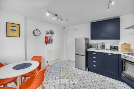 4 bedroom End of terrace house for sale in Thrunscoe Road, Cleethorpes, DN35