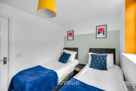 4 bedroom End of terrace house for sale in Thrunscoe Road, Cleethorpes, DN35