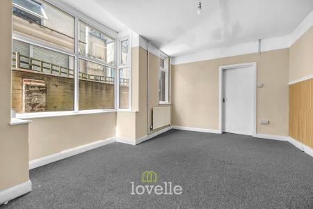 4 bedroom Terraced House for sale in Clee Road, Cleethorpes, DN35