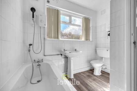 4 bedroom Terraced House for sale in Clee Road, Cleethorpes, DN35