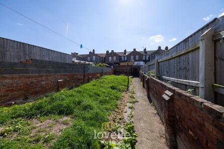 4 bedroom Terraced House for sale in Clee Road, Cleethorpes, DN35