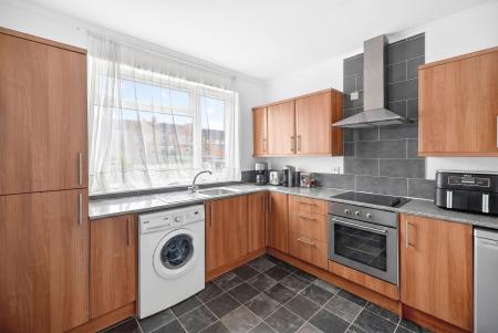 4 bedroom Terraced House for sale in Clee Road, Cleethorpes, DN35