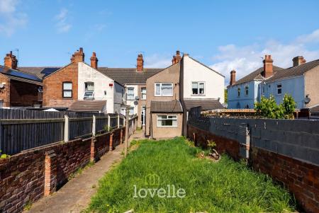 4 bedroom Terraced House for sale in Clee Road, Cleethorpes, DN35