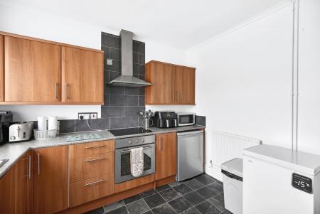 4 bedroom Terraced House for sale in Clee Road, Cleethorpes, DN35