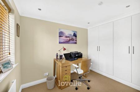 4 bedroom Detached house for sale in Main Street, Fulstow, LN11