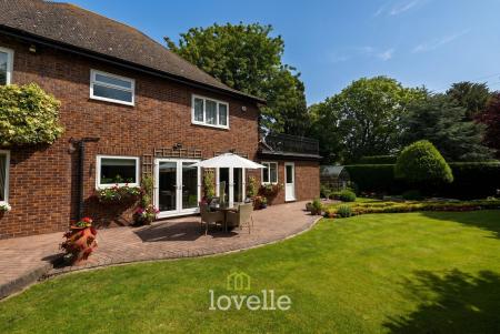 4 bedroom Detached house for sale in Main Street, Fulstow, LN11