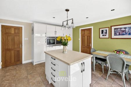 4 bedroom Detached house for sale in Main Street, Fulstow, LN11