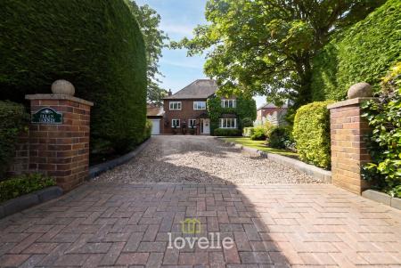 4 bedroom Detached house for sale in Main Street, Fulstow, LN11