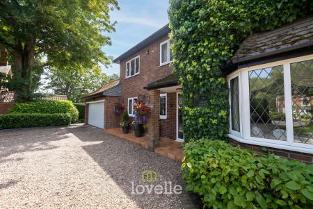 4 bedroom Detached house for sale in Main Street, Fulstow, LN11