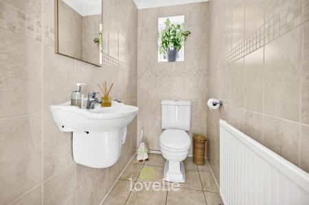 4 bedroom Detached house for sale in Main Street, Fulstow, LN11