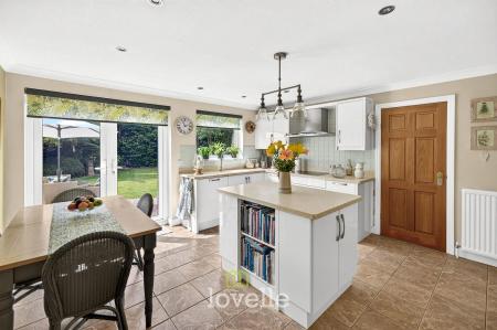4 bedroom Detached house for sale in Main Street, Fulstow, LN11