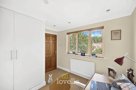 4 bedroom Detached house for sale in Main Street, Fulstow, LN11