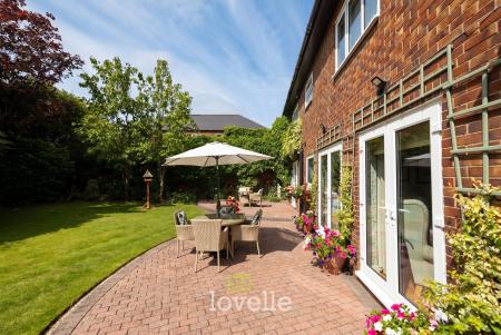 4 bedroom Detached house for sale in Main Street, Fulstow, LN11