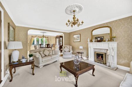 4 bedroom Detached house for sale in Main Street, Fulstow, LN11
