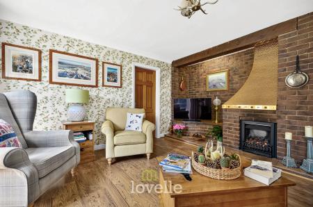 4 bedroom Detached house for sale in Main Street, Fulstow, LN11