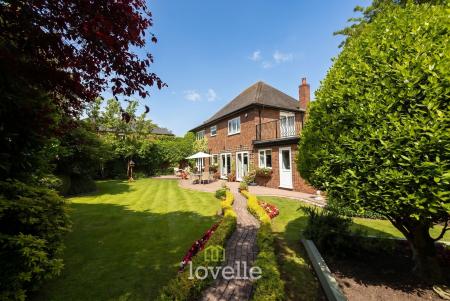 4 bedroom Detached house for sale in Main Street, Fulstow, LN11
