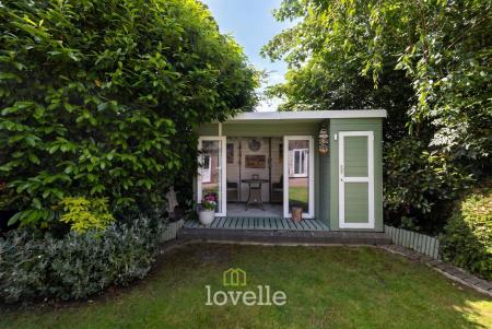 4 bedroom Detached house for sale in Main Street, Fulstow, LN11