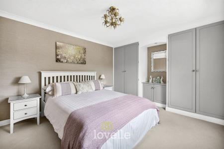4 bedroom Detached house for sale in Main Street, Fulstow, LN11