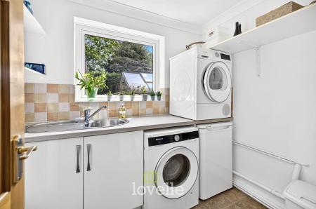 4 bedroom Detached house for sale in Main Street, Fulstow, LN11