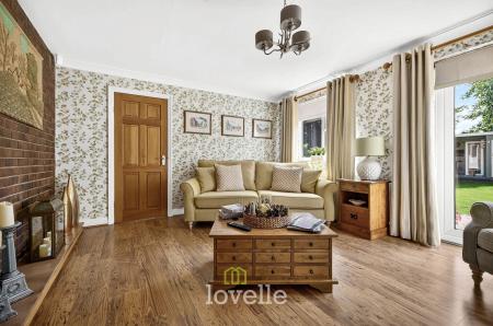 4 bedroom Detached house for sale in Main Street, Fulstow, LN11