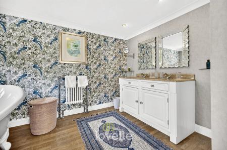 4 bedroom Detached house for sale in Main Street, Fulstow, LN11