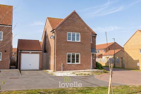 3 bedroom Detached house for sale in Parklands Avenue, Humberston, DN36