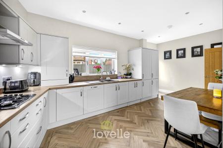 4 bedroom Detached house for sale in Mellor Way, New Waltham, DN36