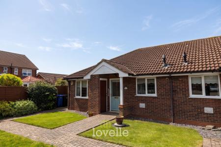 2 bedroom Terraced bungalow for sale in Barn Owl Close, Humberston, DN36