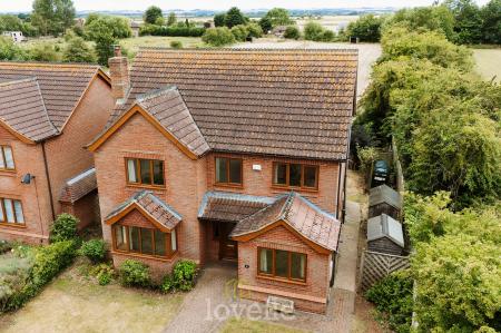 6 bedroom Detached house for sale in Swaby Close, Marshchapel, DN36